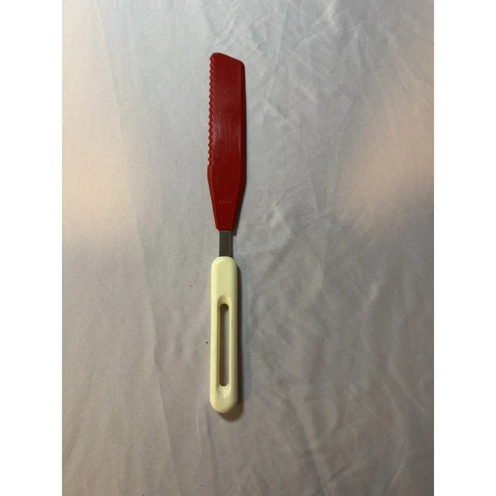 Vintage Bonny Red Long Thin Serrated Spatula Icing Spreader‎ With White Handle